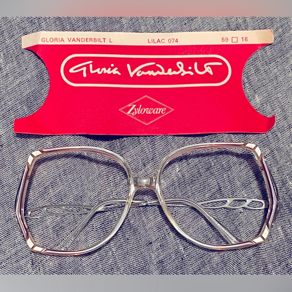 VINTAGE OVERSIZED GLORIA VANDERBILT GLASSES